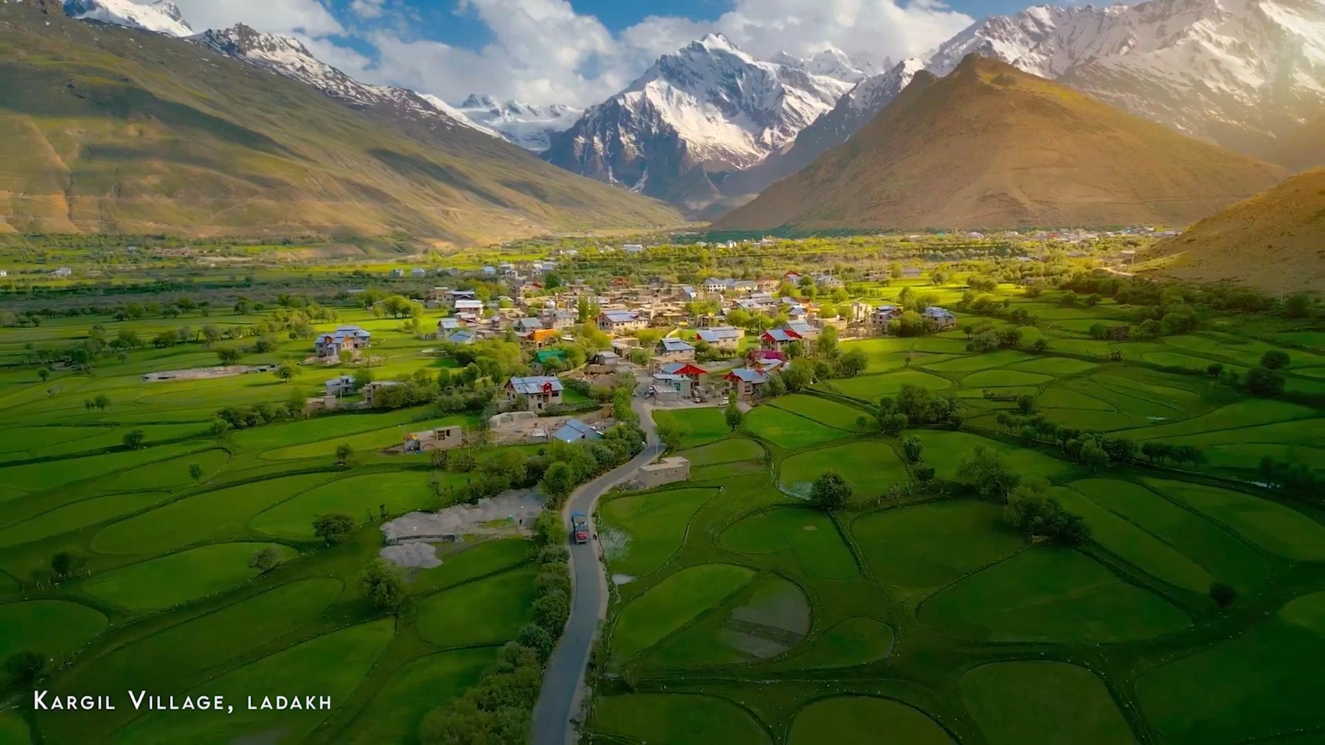 Travel guides & stories